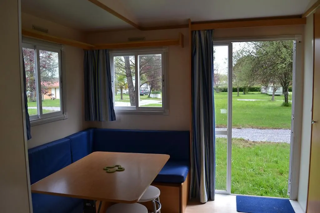 Camping Couleurs Garonne Hotel Montrejeau