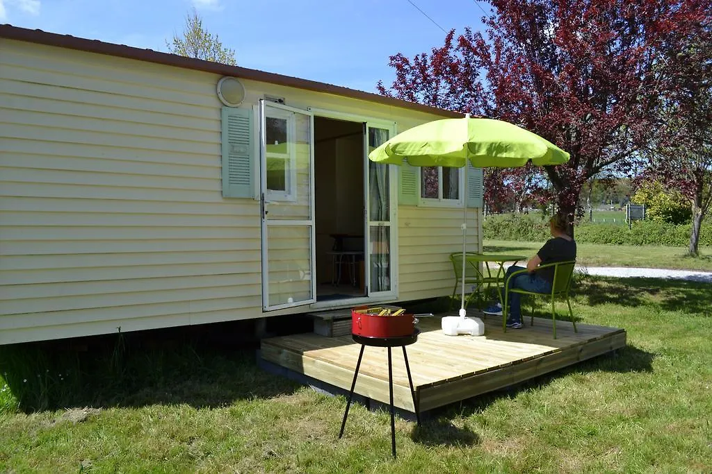 Camping Couleurs Garonne Hotel Montrejeau Campsite